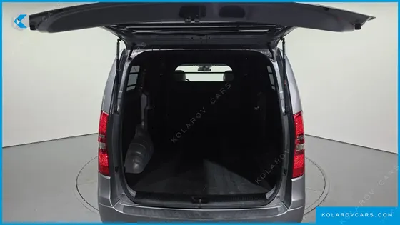 HYUNDAI STAREX VAN 5-SEATER