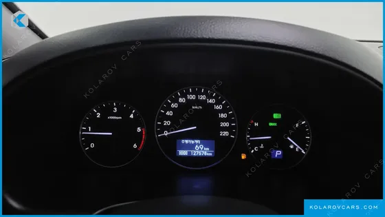HYUNDAI STAREX VAN 5-SEATER
