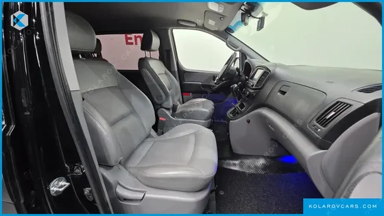 HYUNDAI STAREX VAN 5-SEATER