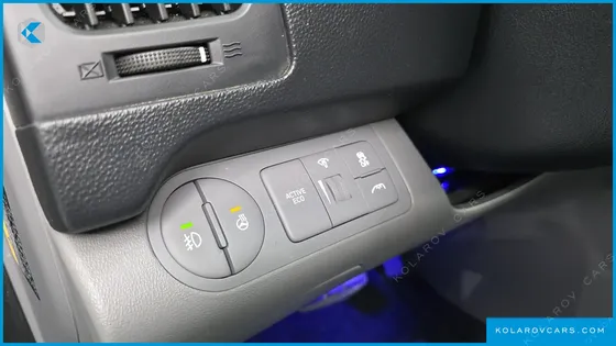HYUNDAI STAREX VAN 5-SEATER