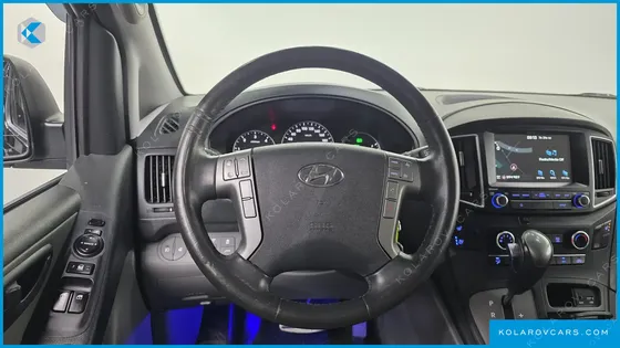 HYUNDAI STAREX VAN 5-SEATER
