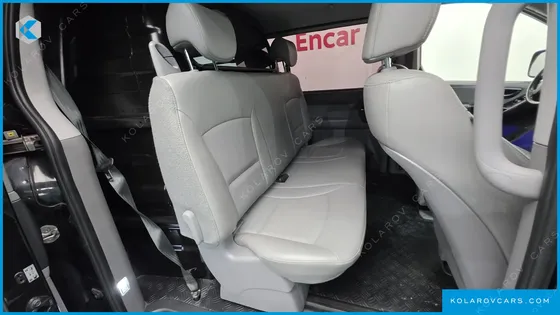 HYUNDAI STAREX VAN 5-SEATER