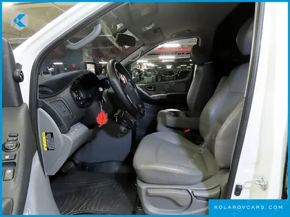 HYUNDAI STAREX VAN 3-SEATER