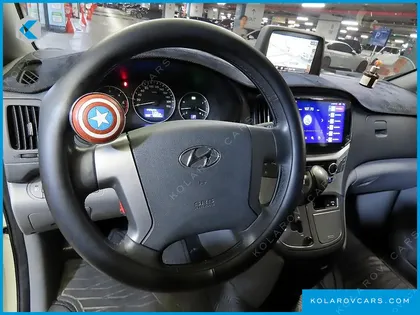 HYUNDAI STAREX VAN 3-SEATER