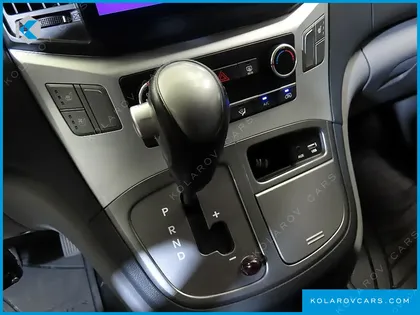 HYUNDAI STAREX VAN 3-SEATER