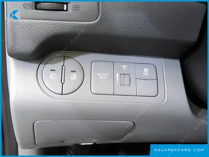 HYUNDAI STAREX VAN 3-SEATER
