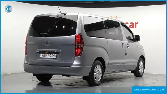 HYUNDAI STAREX VAN 5-SEATER