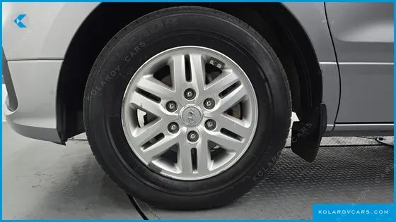 HYUNDAI STAREX VAN 5-SEATER