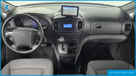 HYUNDAI STAREX VAN 5-SEATER