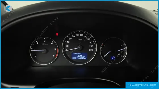 HYUNDAI STAREX VAN 5-SEATER
