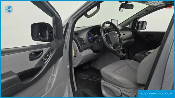 HYUNDAI STAREX VAN 5-SEATER
