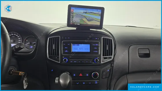 HYUNDAI STAREX VAN 5-SEATER