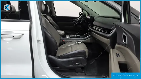 KIA CARNIVAL DIESEL 9-SEATER NOBLESSE