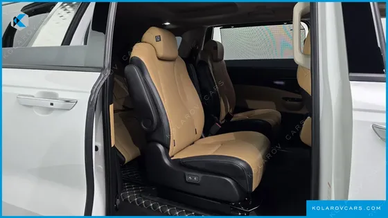 KIA CARNIVAL GASOLINE 9-SEATER SIGNATURE