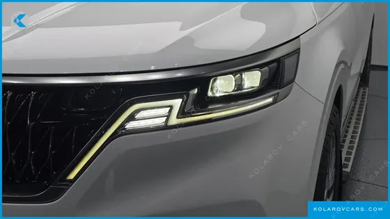 KIA CARNIVAL GASOLINE 9-SEATER SIGNATURE