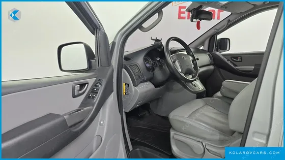 HYUNDAI STAREX VAN 3-SEATER