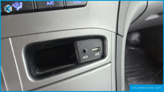 HYUNDAI STAREX VAN 3-SEATER