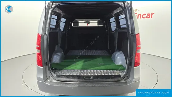 HYUNDAI STAREX VAN 3-SEATER