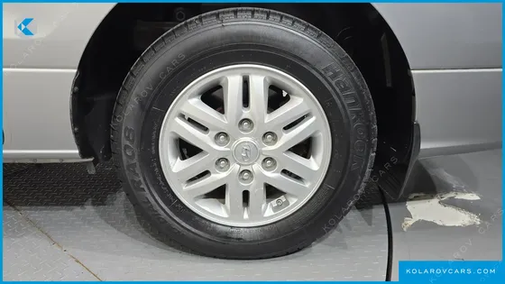 HYUNDAI STAREX VAN 3-SEATER