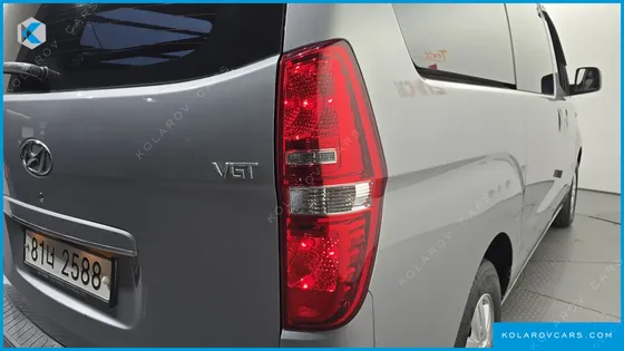 HYUNDAI STAREX VAN 3-SEATER