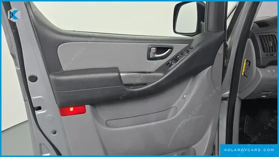 HYUNDAI STAREX VAN 3-SEATER