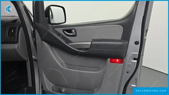 HYUNDAI STAREX VAN 3-SEATER