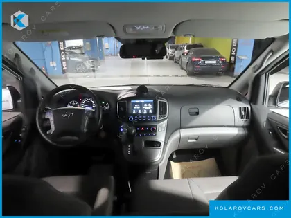 HYUNDAI STAREX VAN 3-SEATER