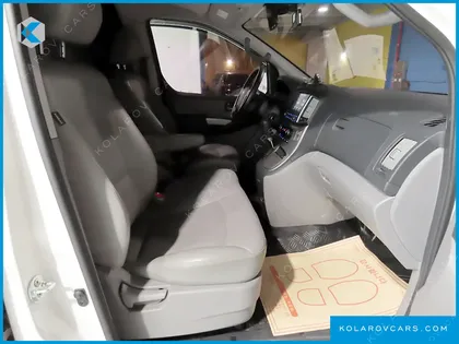 HYUNDAI STAREX VAN 3-SEATER