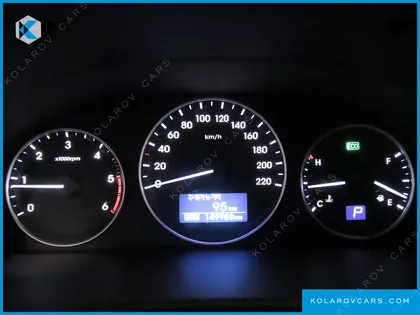 HYUNDAI STAREX VAN 3-SEATER