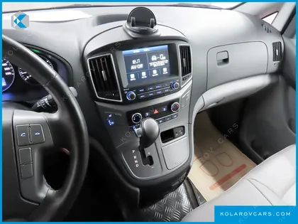 HYUNDAI STAREX VAN 3-SEATER