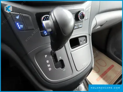 HYUNDAI STAREX VAN 3-SEATER