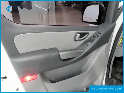 HYUNDAI STAREX VAN 3-SEATER