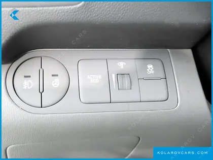 HYUNDAI STAREX VAN 3-SEATER