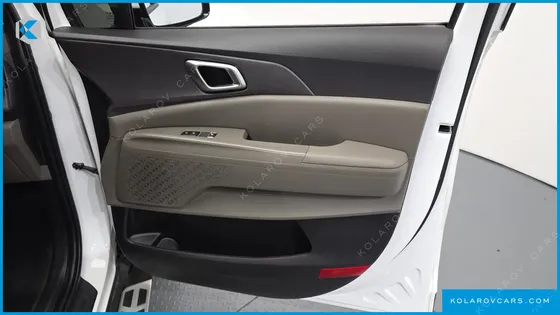 KIA CARNIVAL GASOLINE 9-SEATER PRESTIGE
