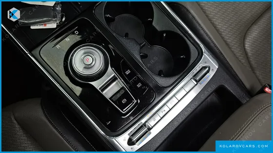 KIA CARNIVAL GASOLINE 7-SEATER NOBLESSE