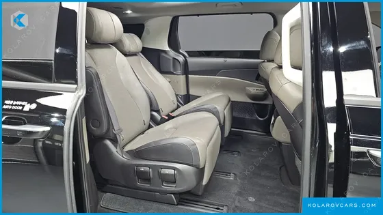 KIA CARNIVAL GASOLINE 7-SEATER NOBLESSE