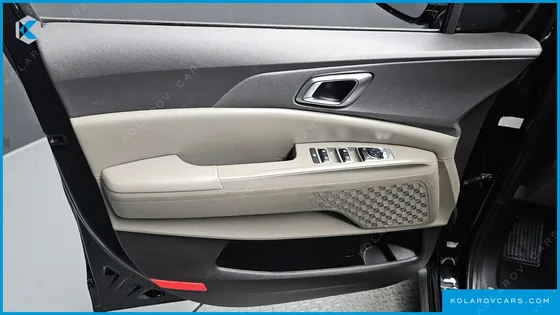 KIA CARNIVAL GASOLINE 7-SEATER NOBLESSE