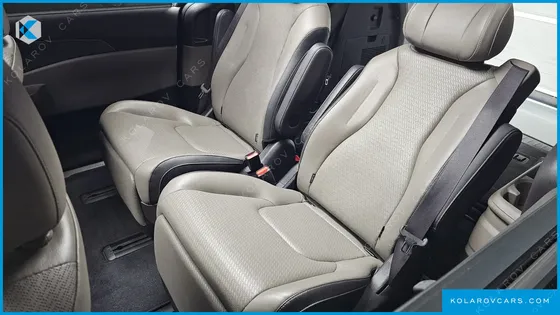 KIA CARNIVAL GASOLINE 7-SEATER NOBLESSE