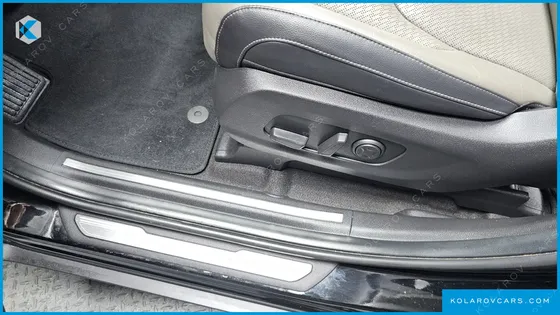 KIA CARNIVAL GASOLINE 7-SEATER NOBLESSE