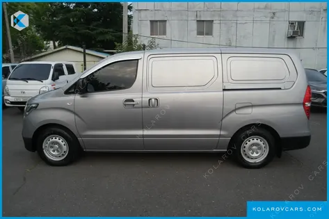 HYUNDAI STAREX VAN 3-SEATER
