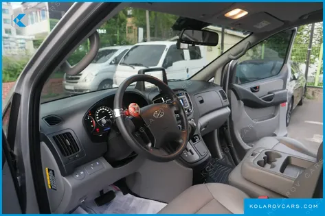 HYUNDAI STAREX VAN 3-SEATER