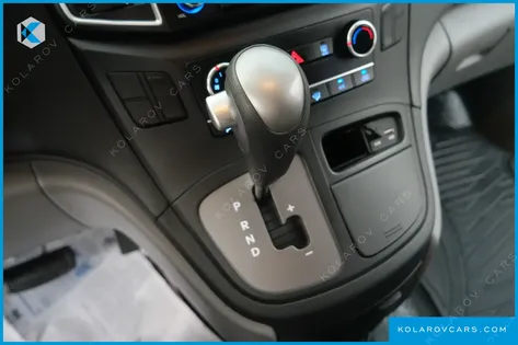 HYUNDAI STAREX VAN 3-SEATER