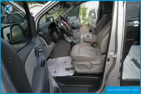 HYUNDAI STAREX VAN 3-SEATER