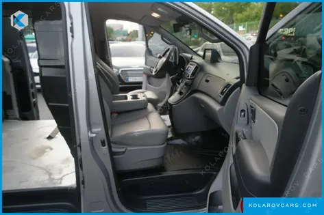 HYUNDAI STAREX VAN 3-SEATER