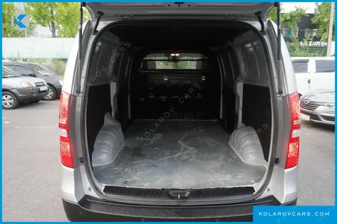 HYUNDAI STAREX VAN 3-SEATER