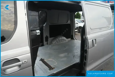 HYUNDAI STAREX VAN 3-SEATER