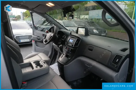 HYUNDAI STAREX VAN 3-SEATER