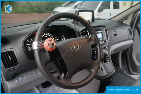 HYUNDAI STAREX VAN 3-SEATER