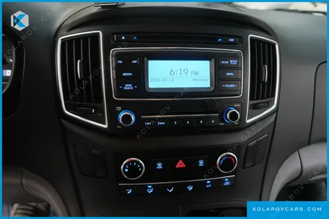 HYUNDAI STAREX VAN 3-SEATER