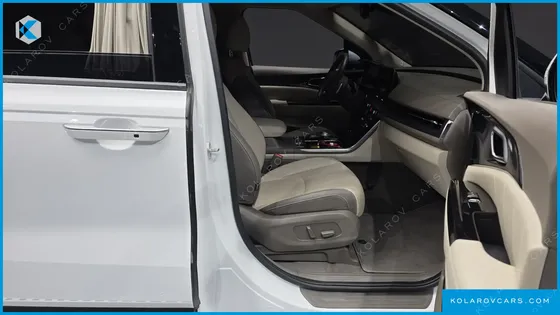 KIA CARNIVAL GASOLINE 9-SEATER HI-LIMOUSINE